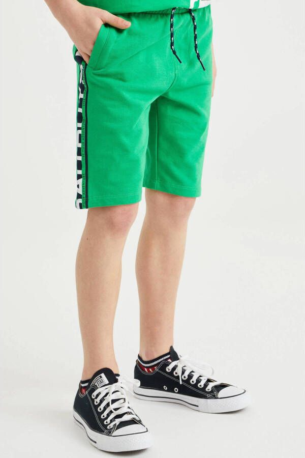 WE Fashion Bad Boys slim fit short met tekst groen