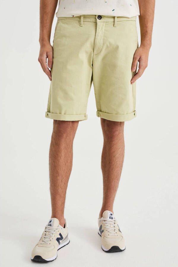 WE Fashion straight fit short lichtgroen