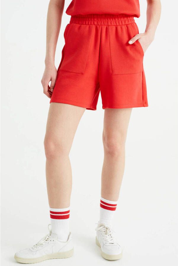 WE Fashion straight fit short rood