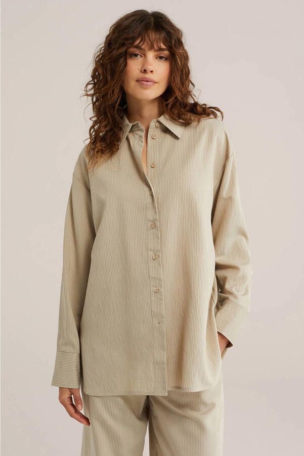 WE Fashion blouse met krijtstreep beige