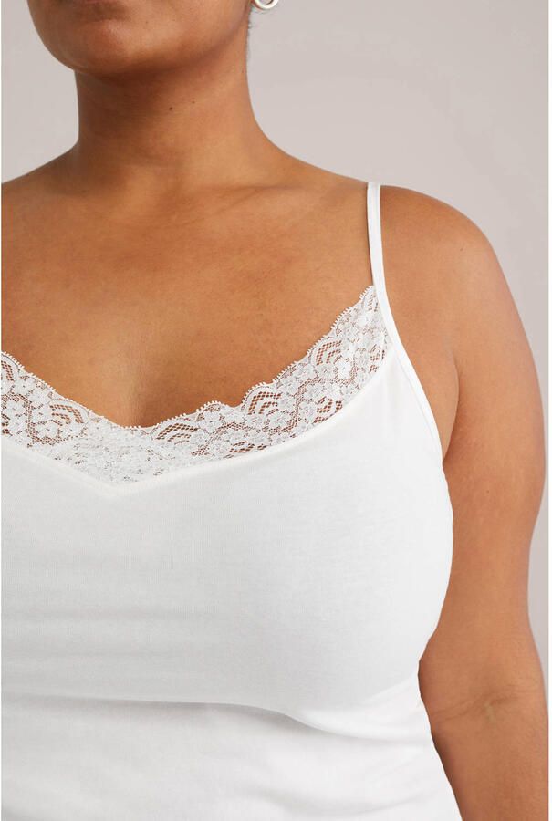 WE Fashion Curve singlet met kant offwhite