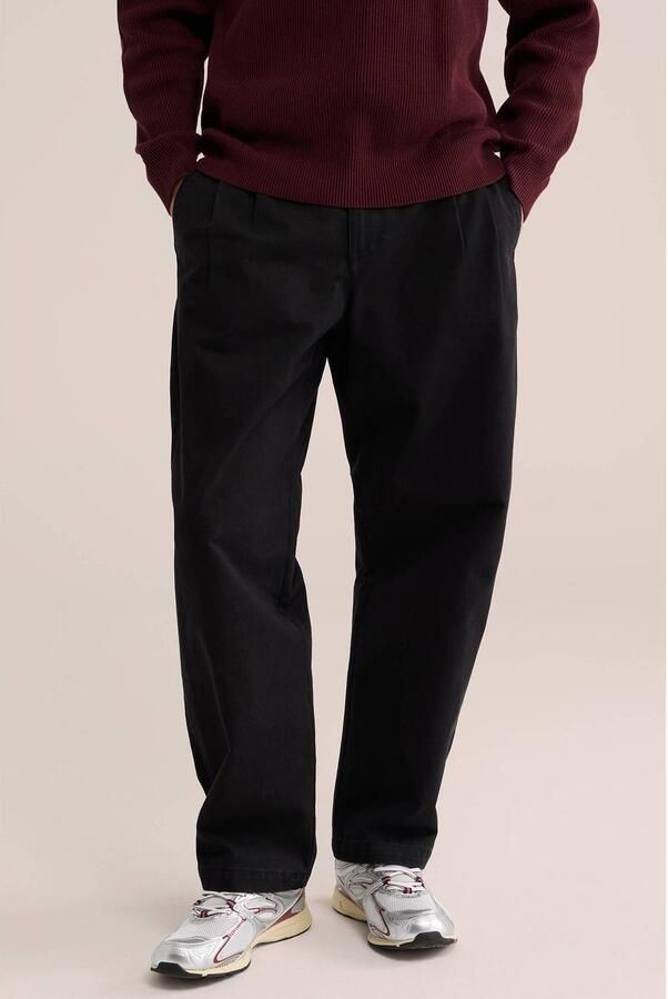 WE Fashion denim loose fit twill chino met plooien zwart