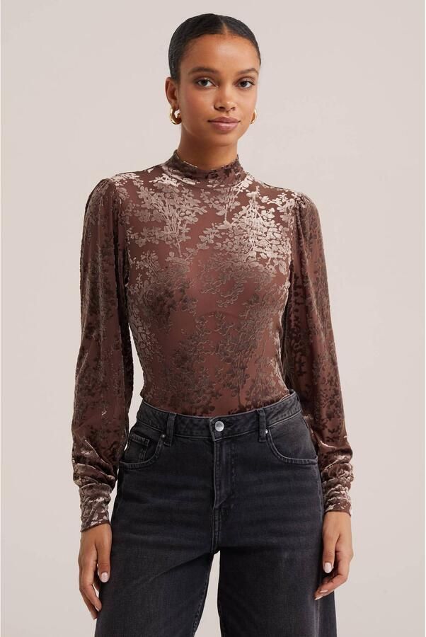 WE Fashion fluwelen top met print bruin