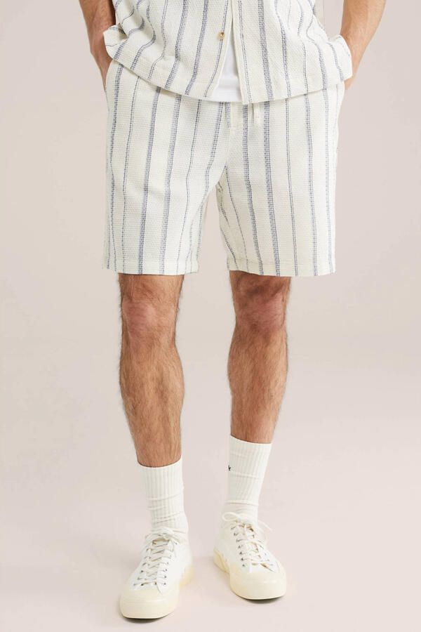 WE Fashion gestreepte casual short ecru