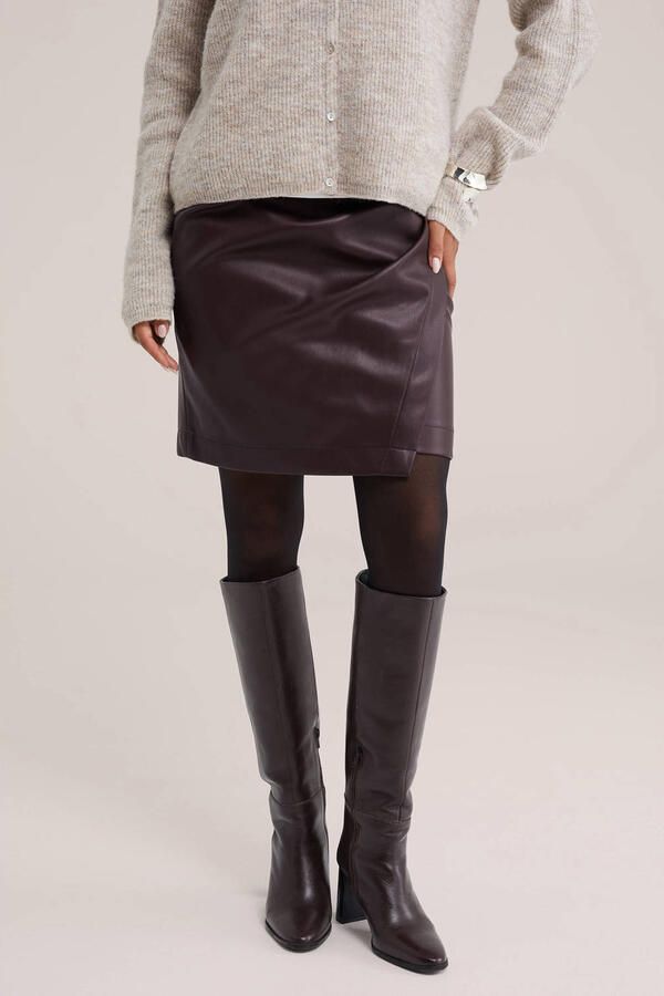 WE Fashion imitatieleren korte rok donkerrood