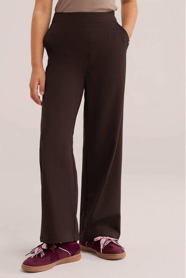 WE Fashion loose fit broek met plooien donkerbruin