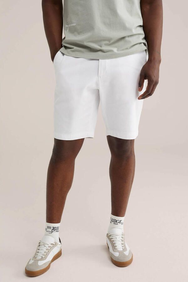 WE Fashion regular chino short wit