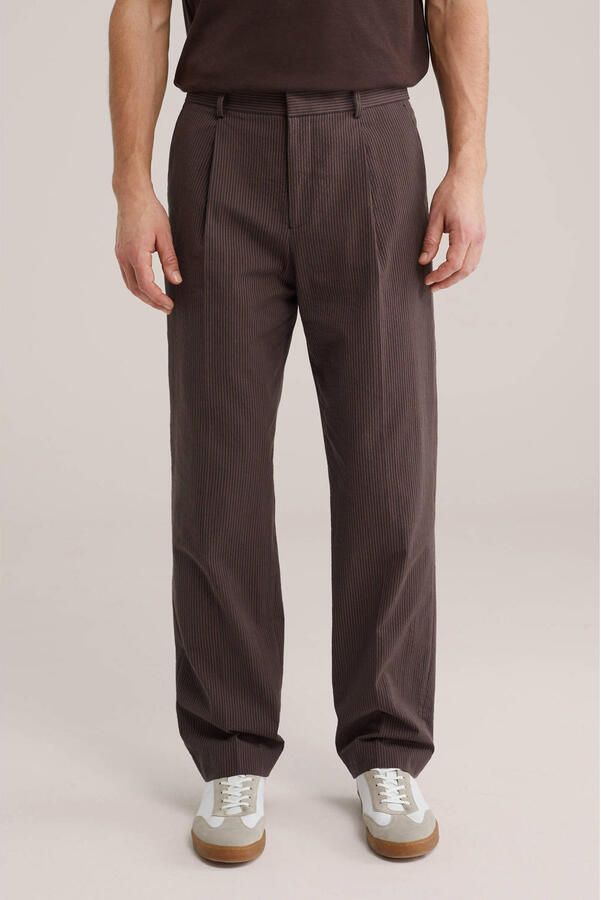 WE Fashion regular gestreepte pantalon bruin