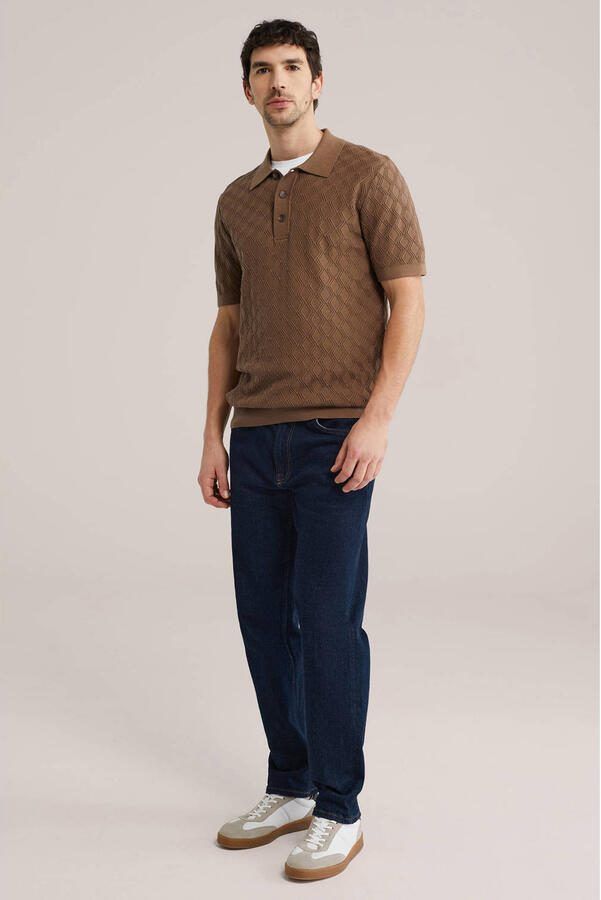 WE Fashion regular polo met ingebreid patroon bruin