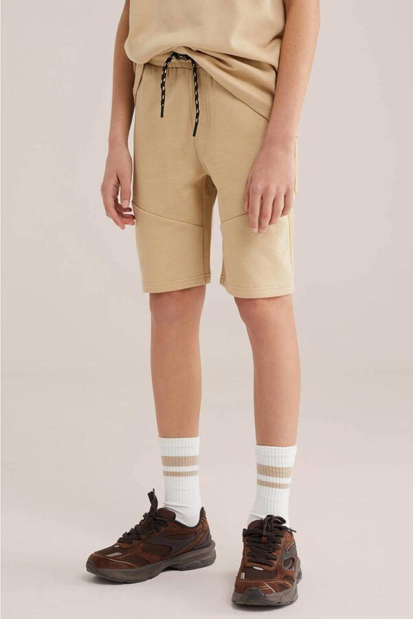 WE Fashion regular sweatshort zand