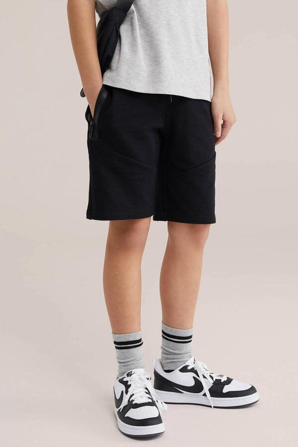 WE Fashion regular sweatshort zwart