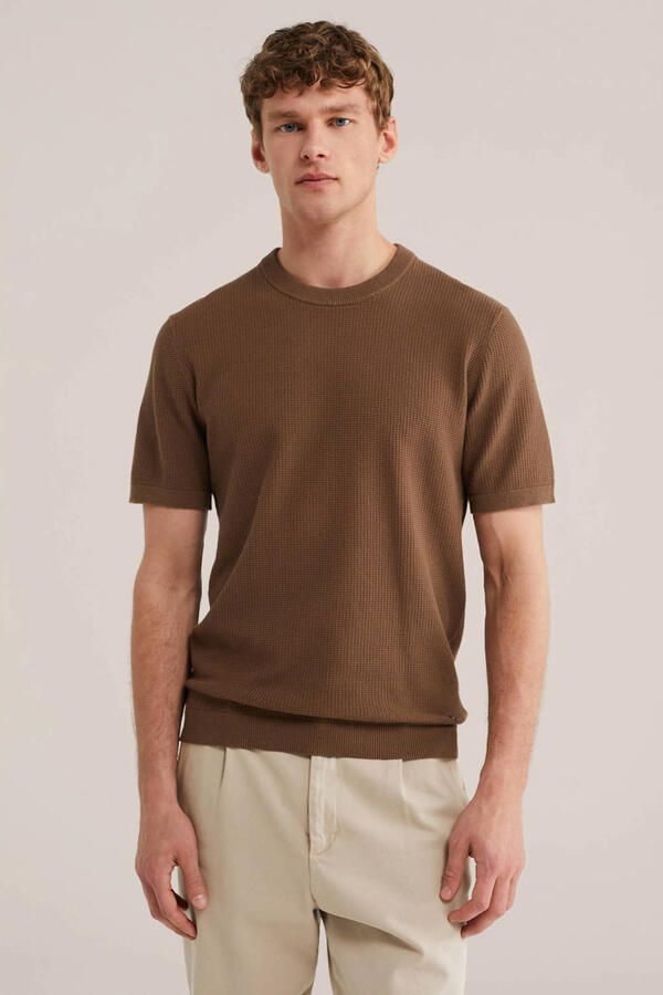 WE Fashion regular T-shirt met ingebreid patroon bruin