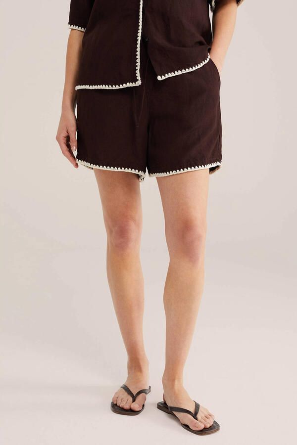 WE Fashion regular waist casual short donkerbruin