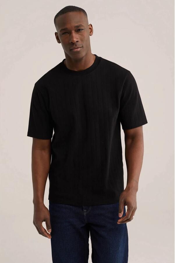 WE Fashion relaxed gestreepte T-shirt zwart