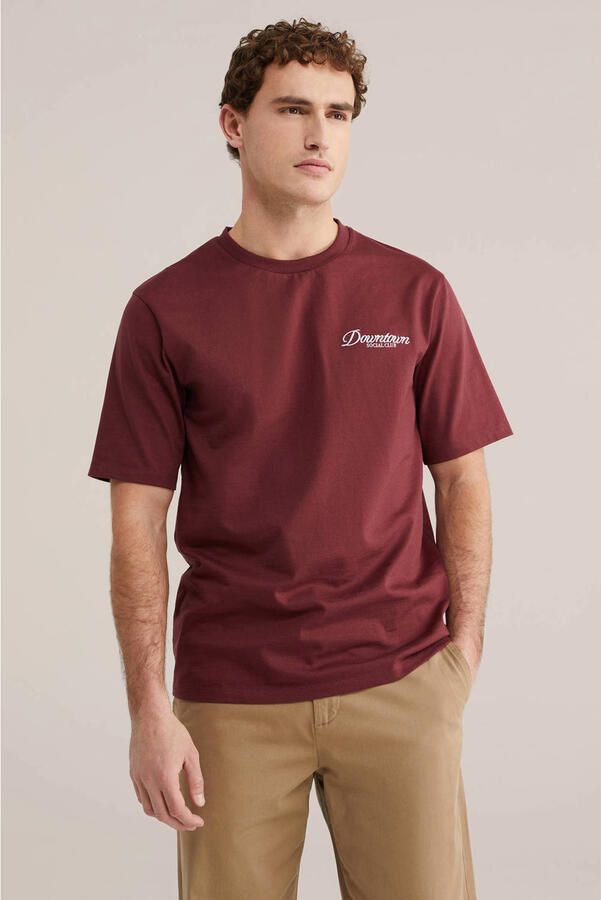 WE Fashion relaxed T-shirt met backprint donkerrood