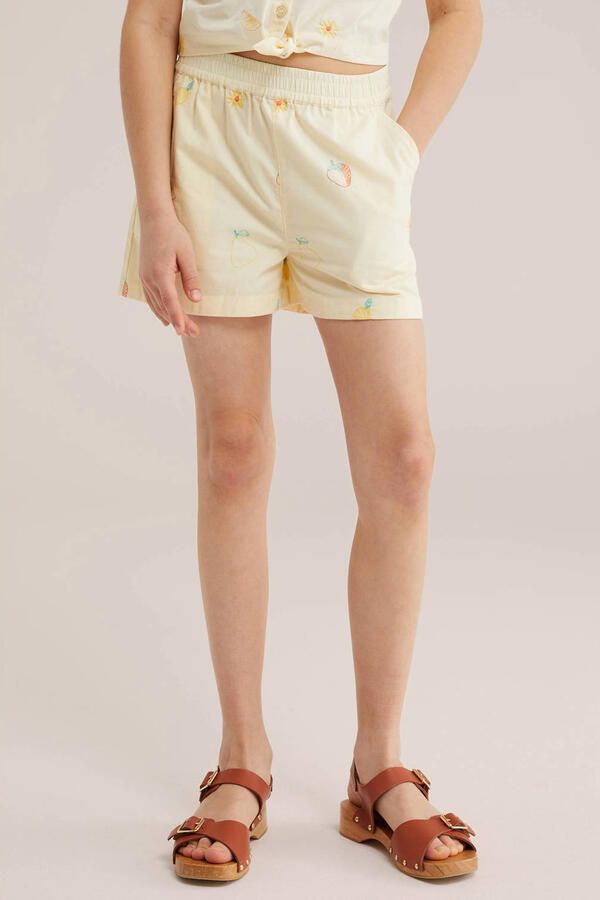 WE Fashion straight casual short lichtgeel