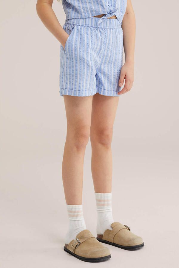 WE Fashion straight gestreepte casual short lichtblauw