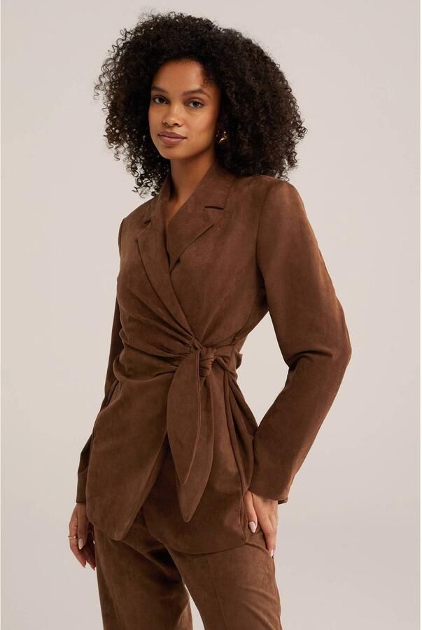 WE Fashion suède getailleerde blazer bruin