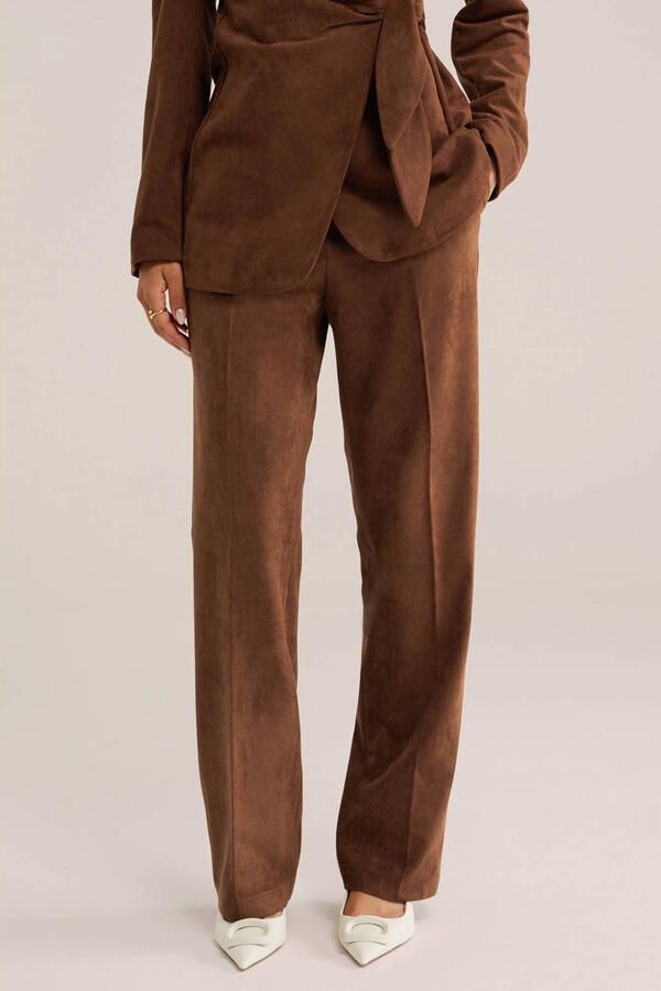 WE Fashion suèdelook straight leg broek bruin