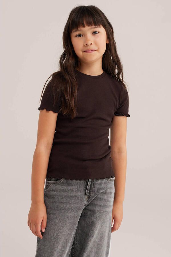 WE Fashion T-shirt met ruches donkerbruin