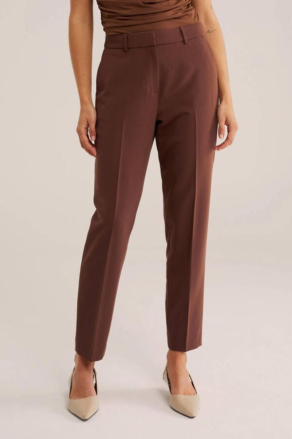 WE Fashion tapered pantalon bruin