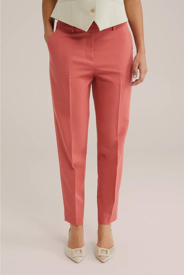 WE Fashion tapered pantalon koraalrood