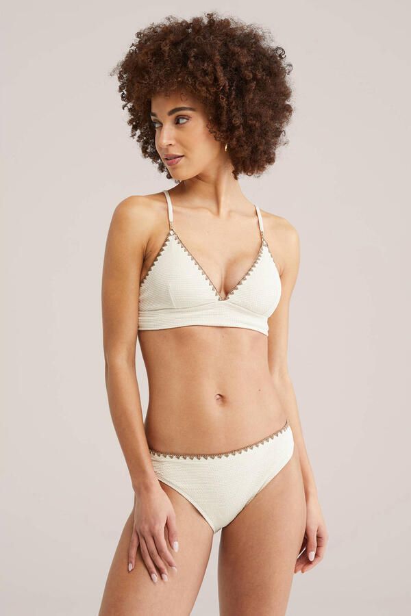 WE Fashion voorgevormde bikinitop met textuur ecru