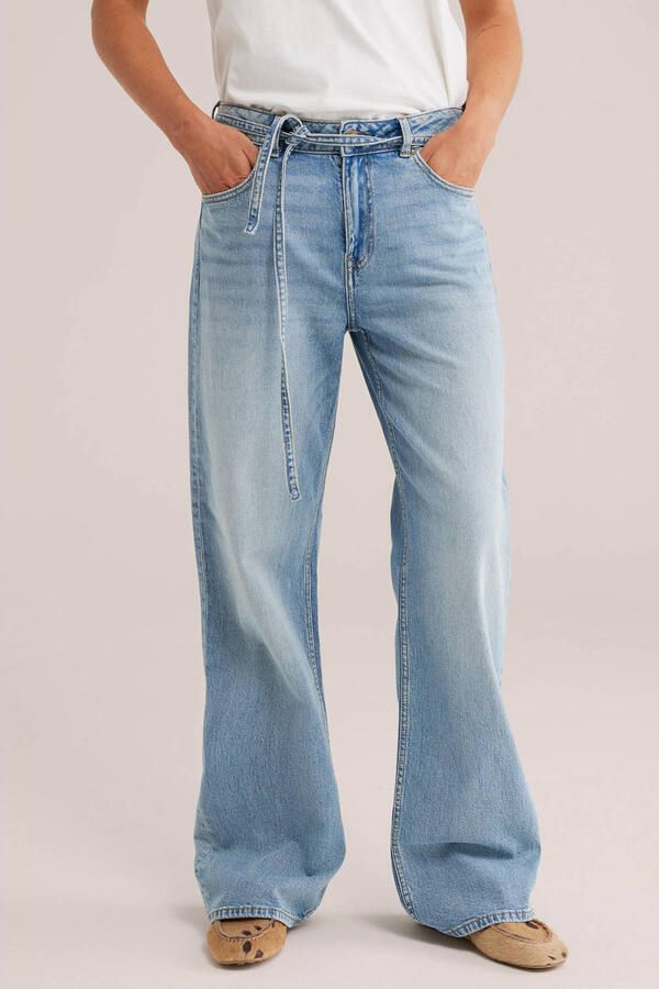 WE Fashion wide leg jeans met ceintuur lichtblauw