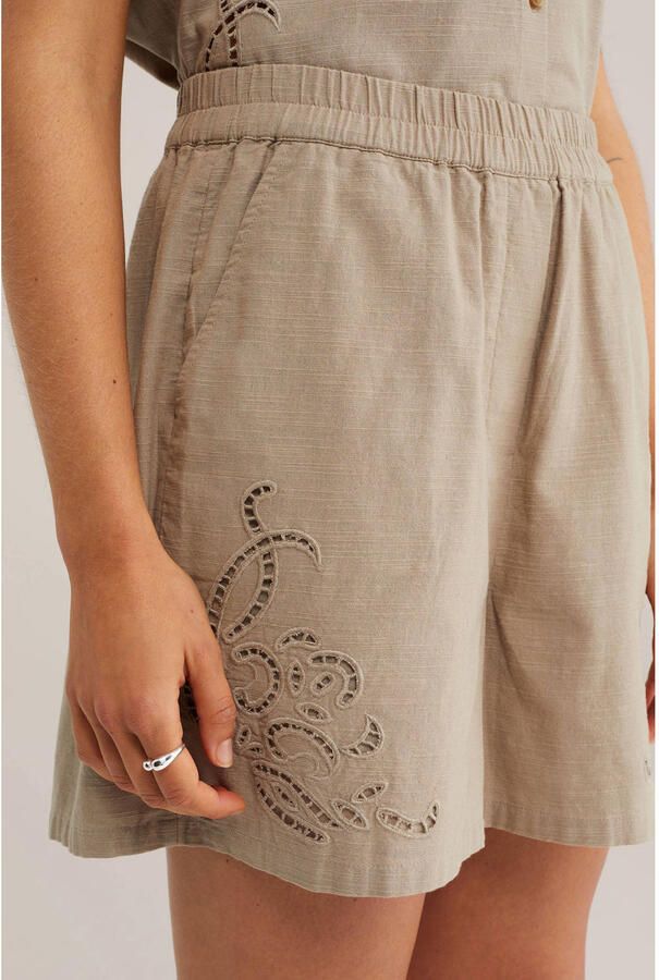 WE Fashion wide leg regular waist casual short beige broderie - Foto 2