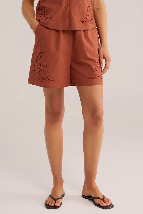 WE Fashion wide leg regular waist casual short terra broderie