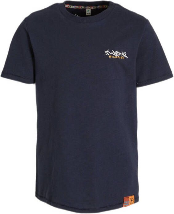 Wildfish T-shirt Mano van biologisch katoen total eclipse Blauw Backprint 104