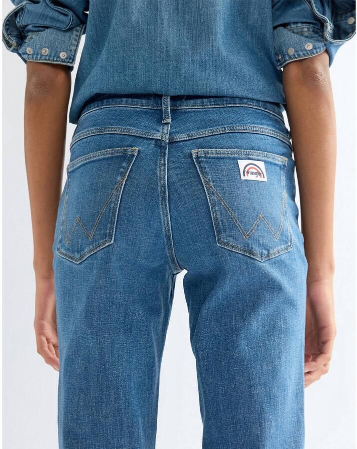 Wrangler regular waist flared jeans mediumblauw
