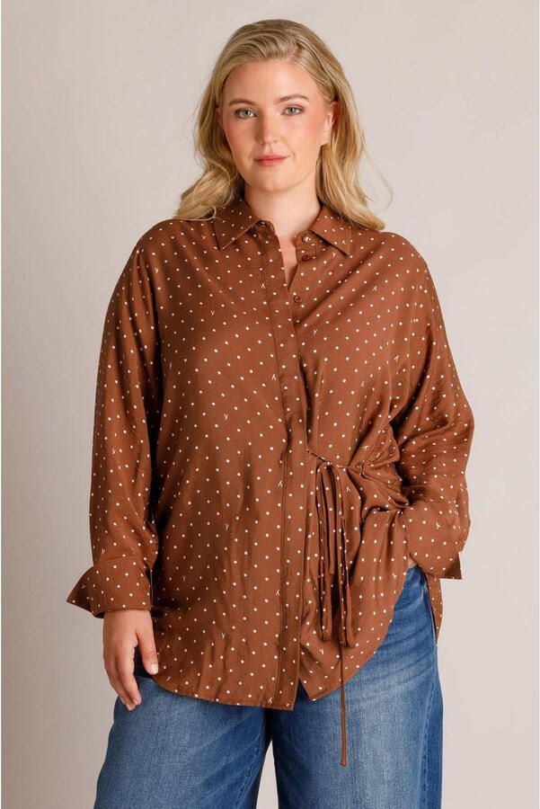 Yest Curve blouse Plus Size met stippen bruin