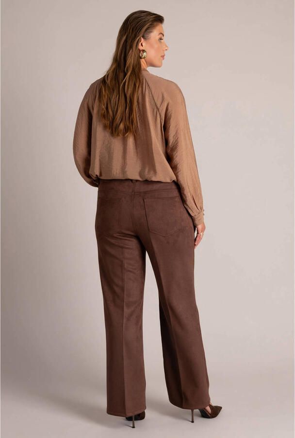 Yest Curve Plus Size suèdelook straight leg broek bruin - Foto 2