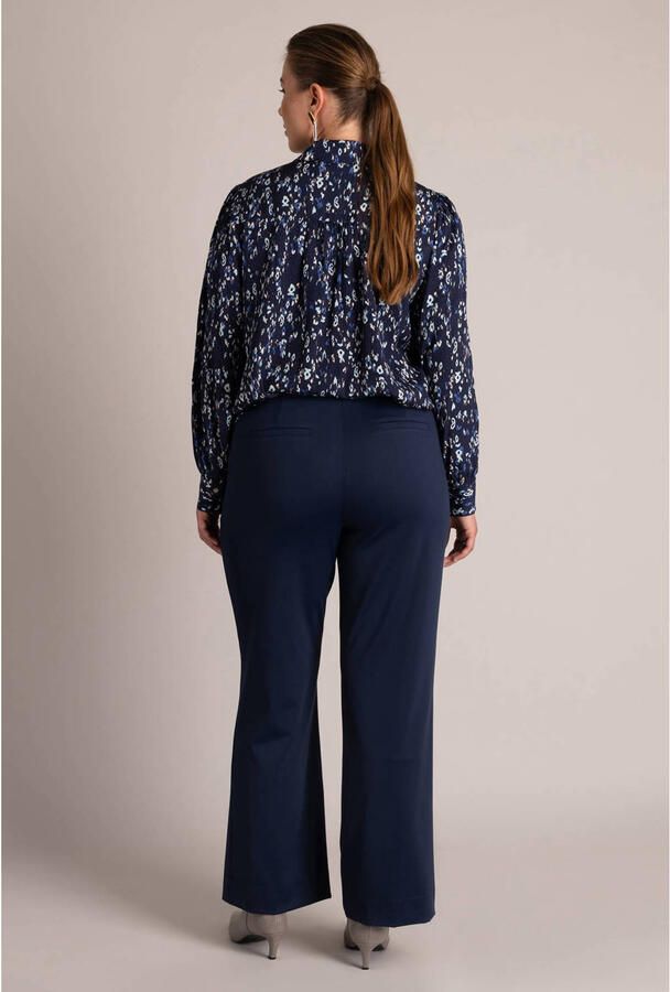 Yest Curve Plus Size travelstof flared broek donkerblauw - Foto 2
