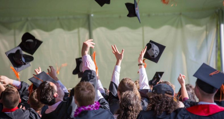 Wat draag je bij je diploma uitreiking?